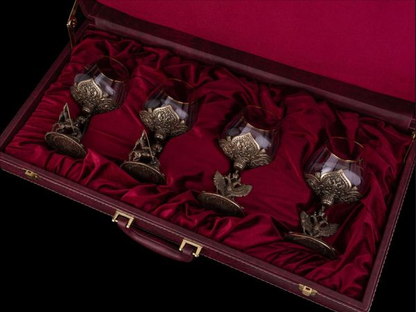 Что подарить на присвоение звания — памятные и оригинальные подарки