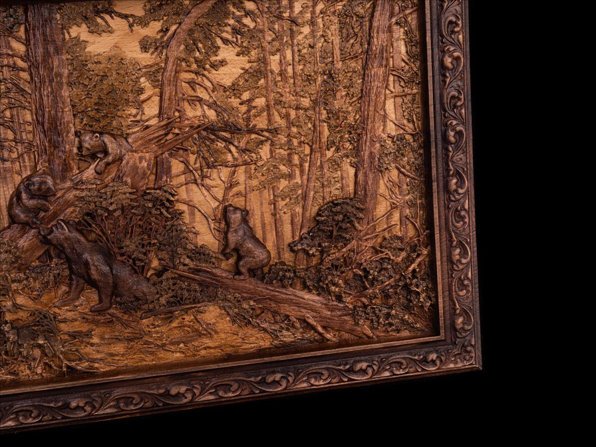 Резная картина Мишки в лесу из дерева премиум