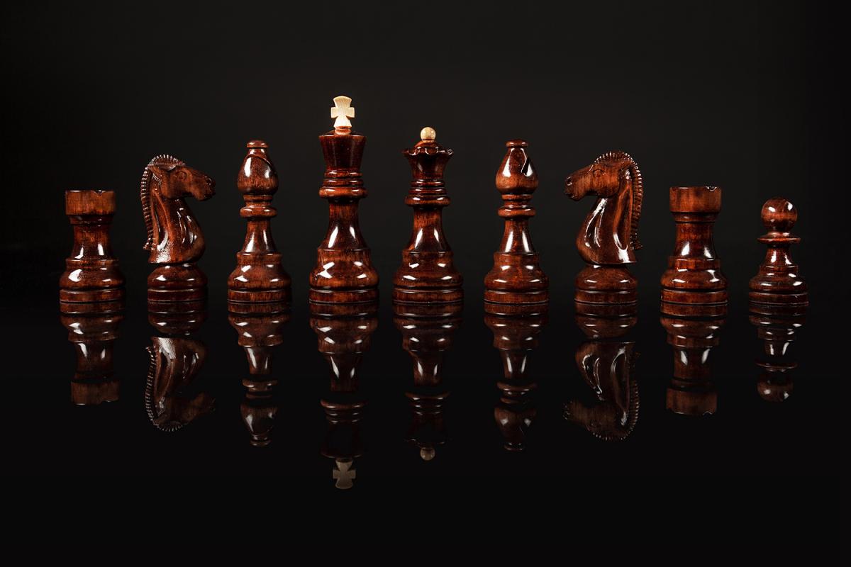 Шахматы из карельской березы Кижские Шхеры с узором из перламутра