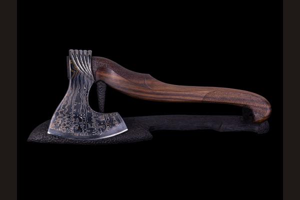 Авторский топор Викинг (Мозаичный дамаск с никелем, палисандр, ручная резьба)