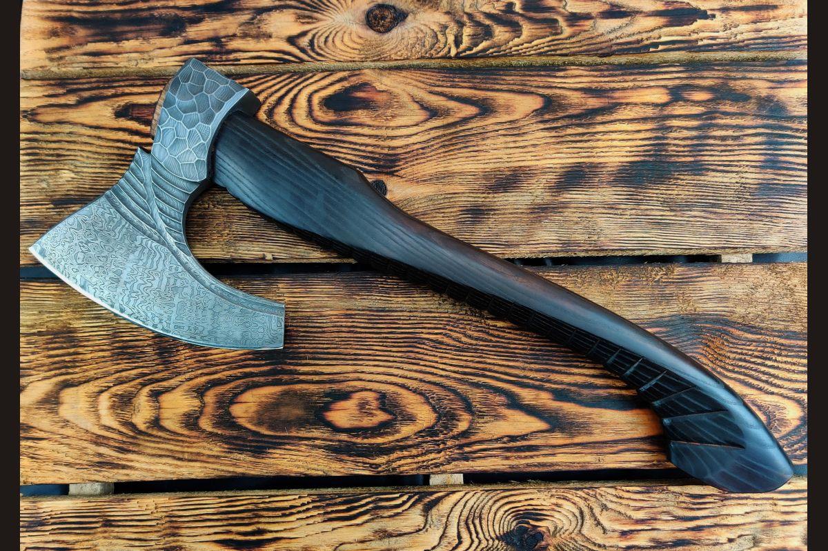 Топор Викинг (дамаск 1200 слоёв, обожённый ясень)