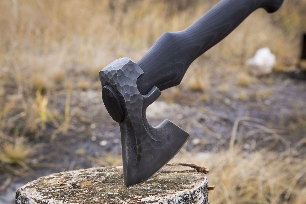 Топор Скиф (шх15+у10а, под камень, обожённый ясень)