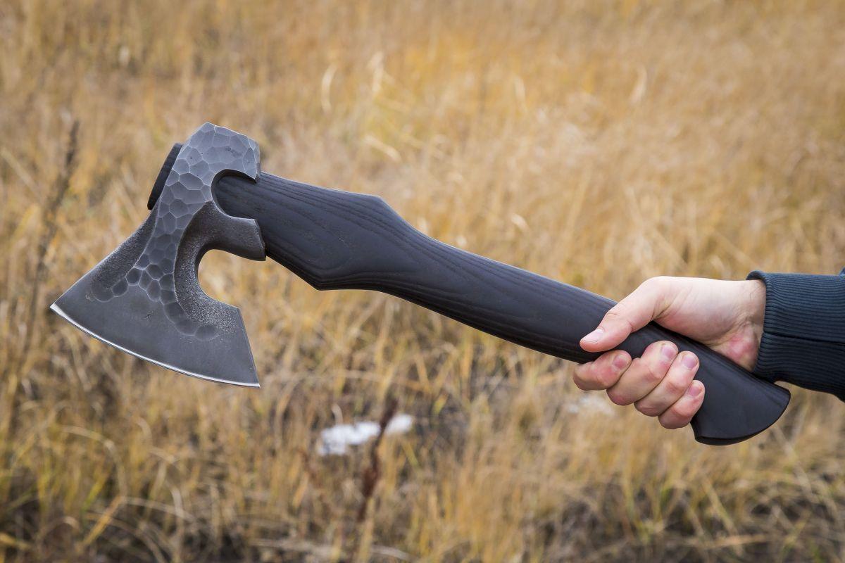 Топор Скиф (шх15+у10а, под камень, обожённый ясень)