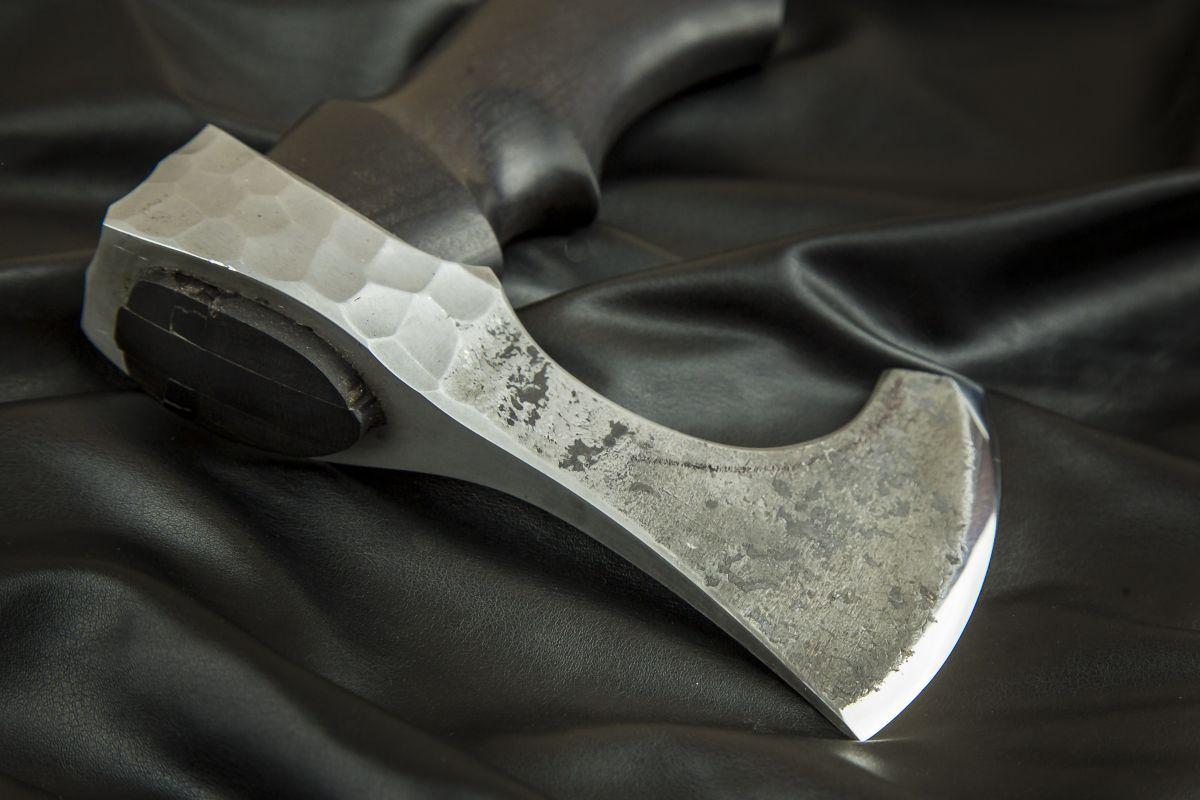 Топорик малый (шх15 + у10а, под камень, черный граб)