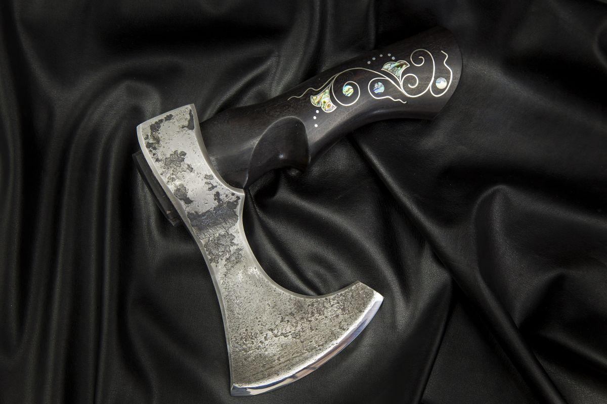 Топорик малый (шх15 + у10а, черный граб, инкрустация в рукояти)