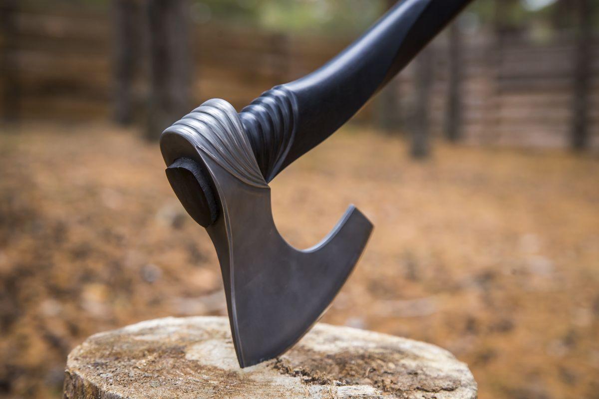 Топор универсальный №1 (дамаск 1200 слоёв, рукоять черный граб, резная)