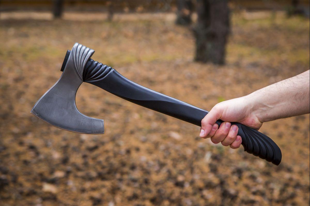 Топор универсальный №1 (дамаск 1200 слоёв, рукоять черный граб, резная)