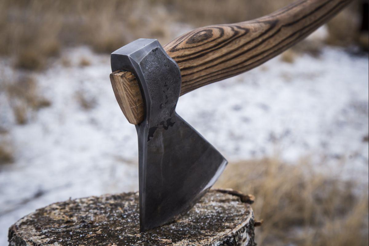 Топор большой Лесоруб (шх15 + у10а, рукоять ясень, резная)