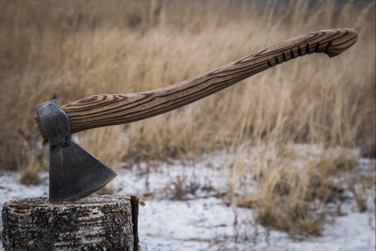 Топор большой Лесоруб (шх15 + у10а, рукоять ясень, резная)