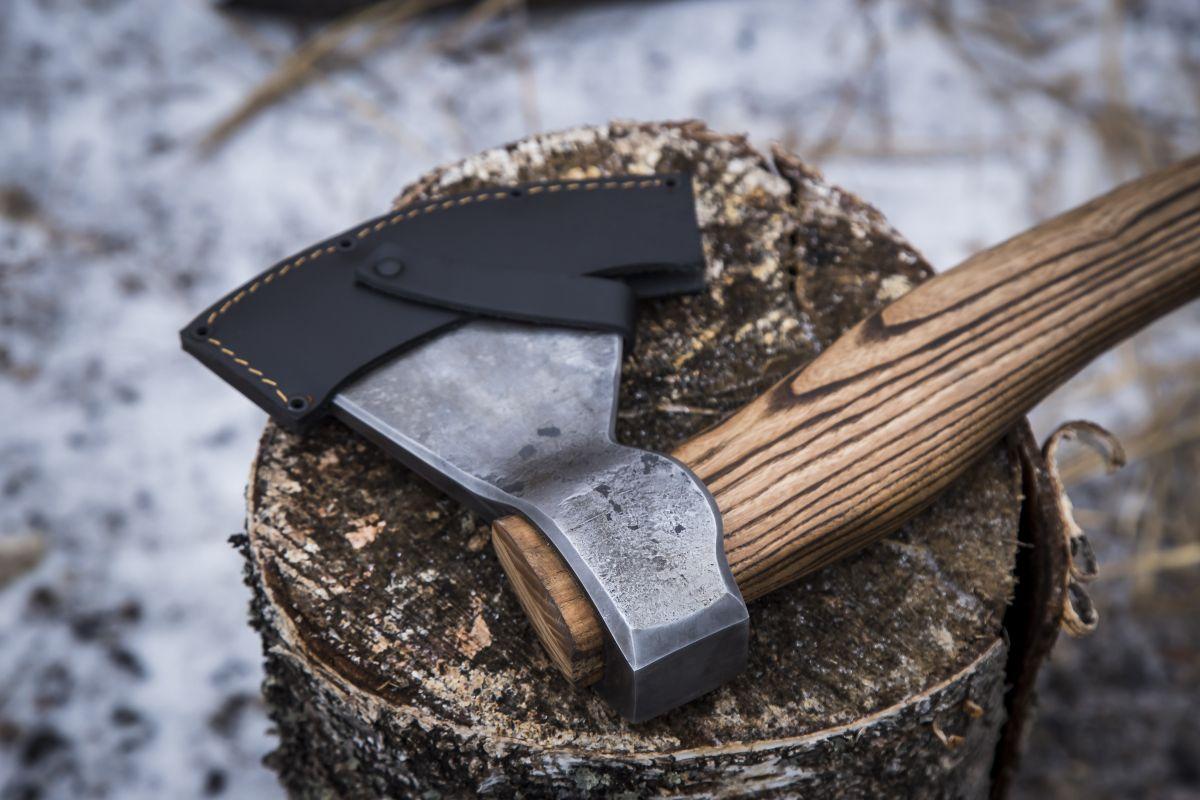 Топор большой Лесоруб (шх15 + у10а, рукоять ясень, резная)