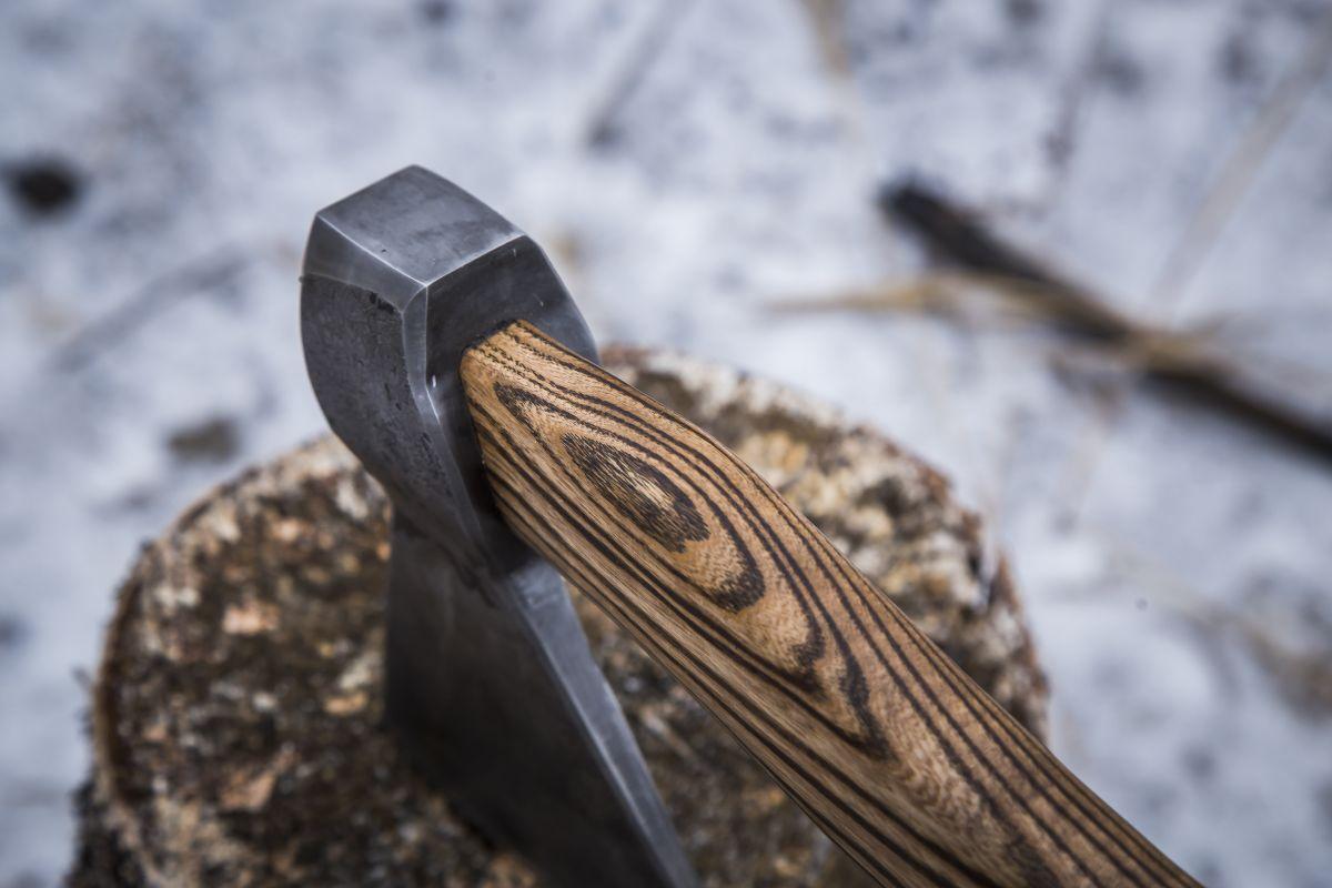 Топор большой Лесоруб (шх15 + у10а, рукоять ясень, резная)