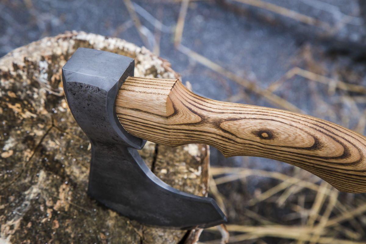 Топор малый №3 (шх15 + у10а, рукоть ясень)