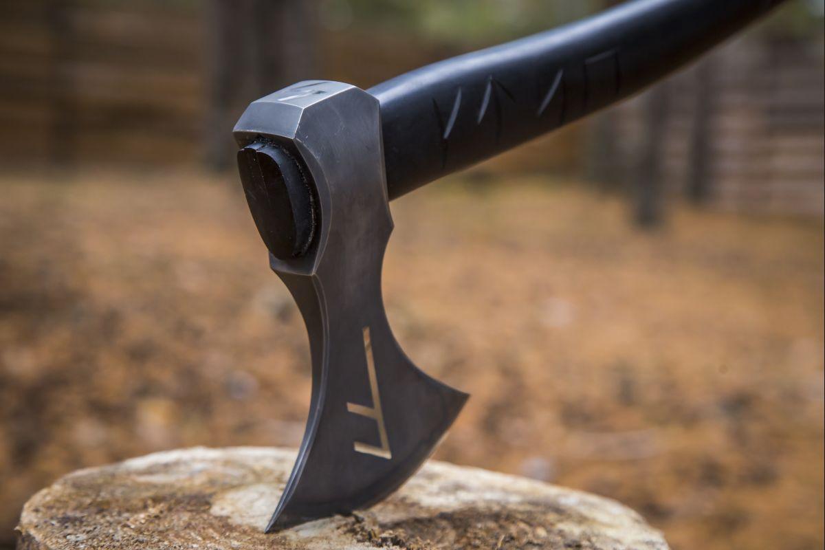 Топор универсальный №2 (дамаск 1200 слоёв, рукоять черный граб, резная)